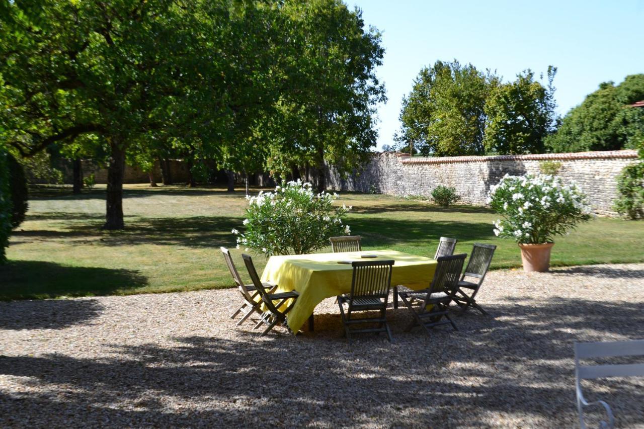 Le Petit Logis Bed & Breakfast Rouillac  Екстериор снимка